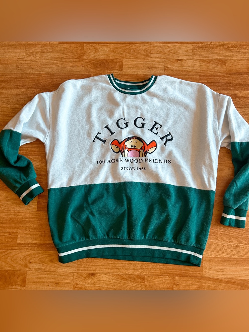 Vintage Disney Tigger Colorblock Embroidered Crewneck Sweatshirt Winnie Pooh M